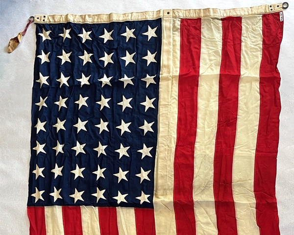 Reinforcing strips in the flag are unique to specifications No. 1201.